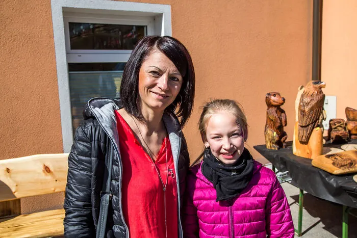 Auch Manuela und Tamina schlenderten an den Ständen vorbei und kauften Spielzeug und Gebäck.