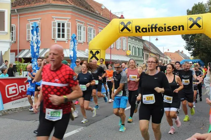 Klicken Sie sich durch weitere Fotos vom neunten Murecker Aulauf! 