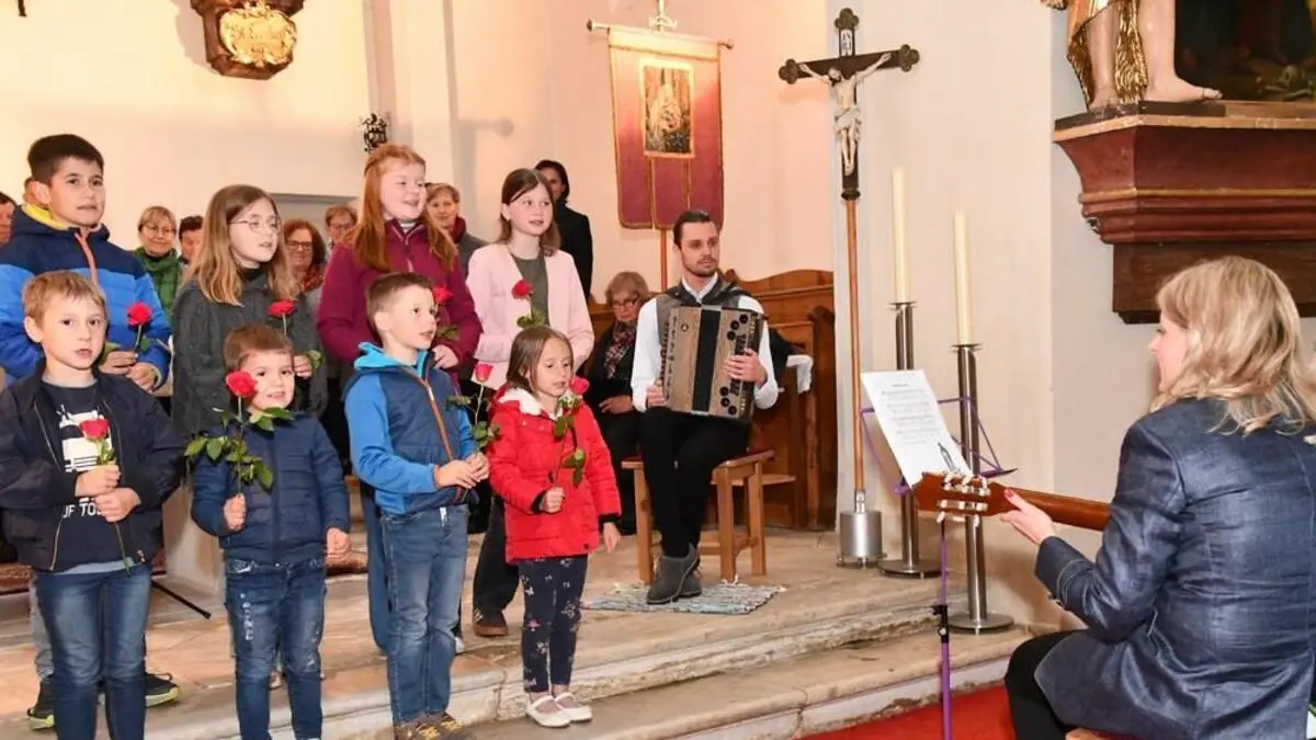 Die „Perchauer Kids“ beim Muttertagskonzert in der Pfarrkirche