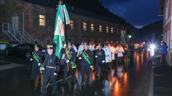 Mit einem Festzug und einer Barbaramesse startete die Knappschaft Vordernberg seine 91. Barbarafeierlichkeiten.