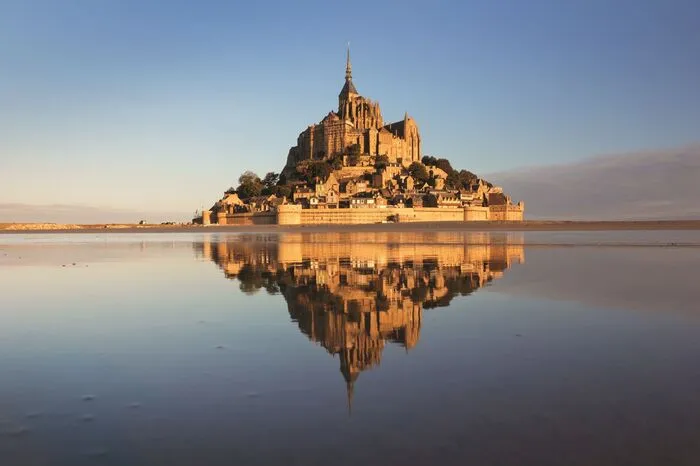 Normandie. Ein Potpourri aus verschiedenen Landschaften, ein kulinarischer Feinkostladen und mit Kapazundern wie dem Mont-Saint-Michel auch kulturell ganz vorn mit dabei.