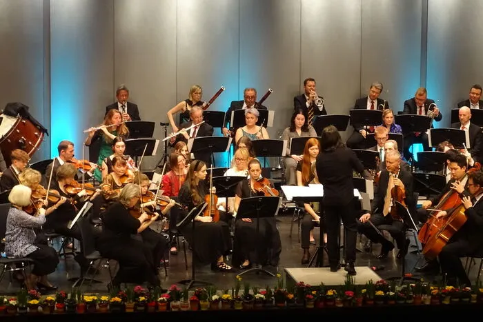 Mit Walzern und Operettenmelodien von Franz Lehar, Eduard und Johann Strauss, Emerich Kalman, Brindisi, Danzas Cubanas von Robert Sheldon sowie „The Lord of the Dance“ von Ronan Hardiman und Larry Moore wurde das Publikum unterhalten.