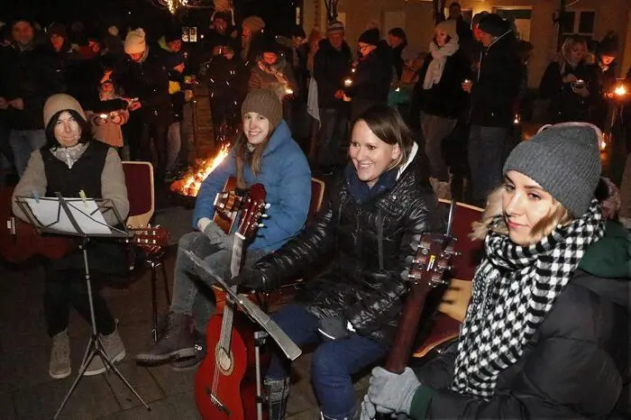 Der gemütliche Ausklang fand bei Früchtebrot und Glühwein statt. So wurde der Advent einmal anders, aber ganz bewusst erlebt.