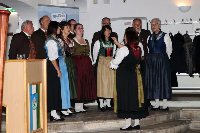 Der A-cappella-Chor Feldkirchen unter der Chorleiterin Alexandra Warmuth umrahmten die Feierlichkeit.