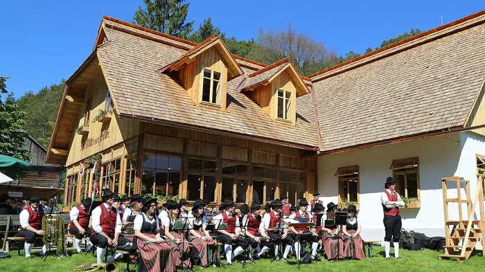Regionale Köstlichkeiten und mehr zum zehnjährigen Jubiläum des
Museumsgasthauses „Zum Göller“