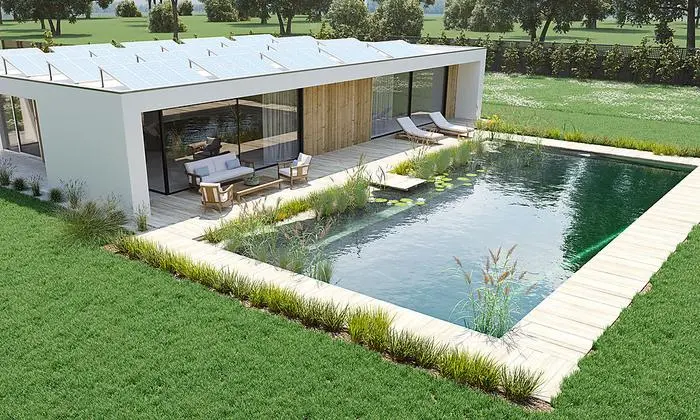 Schwimmteich vor dem Haus