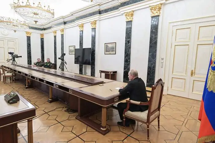 27. Februar 2022: Russlands Kriegstreiber Wladimir Putin erteilt nach Bekanntgabe von tiefgreifenden westlichen Sanktionen seinen obersten Generälen den Befehl, die Atomstreitkräfte in erhöhte Bereitschaft zu versetzen. Damit sollen die Verbündeten der Ukraine abgeschreckt werden.