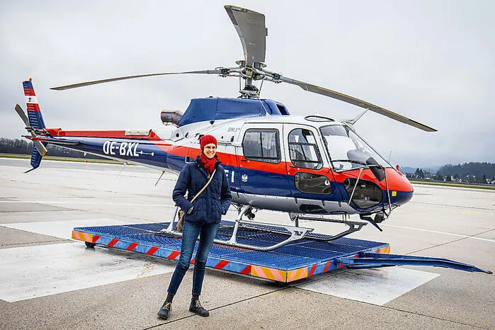 Redakteurin Petra Lerchbaumer und Fotograf Helmuth Weichselbraun durften bei einem Übungsflug mit der neuen "Libelle" dabei sein. Es ging auf das Nassfeld. Dort hielt die alpine Einsatzgruppe Hermagor eine Lawinenübung ab.
