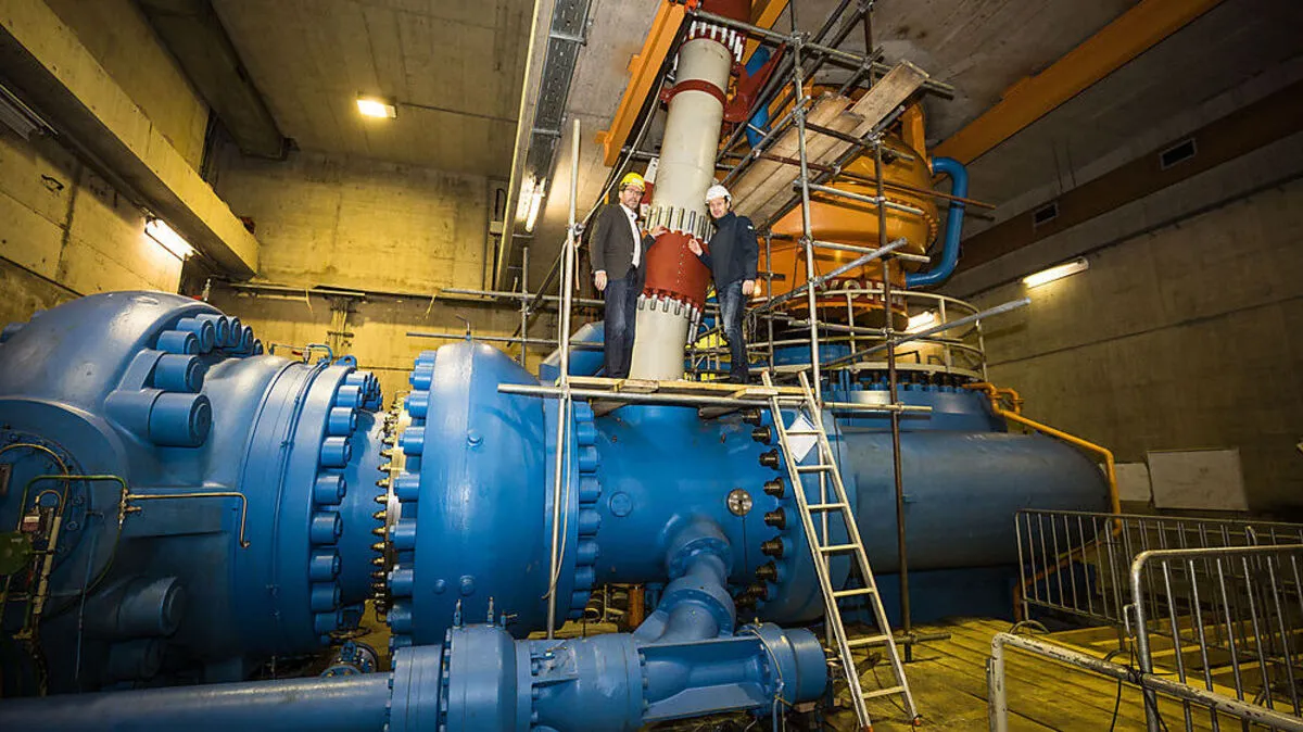 Das rot-graue „Rohr“ auf der blauen Pumpe ist der Resonator, der hier erstmals in die Praxis umgesetzt wurde