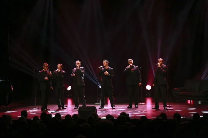 Mit "The Rose" überreichte die A-Capella-Truppe "The Voice" aus Weiz allen Müttern im Publikum einen Blumengruß in musikalischer Form.