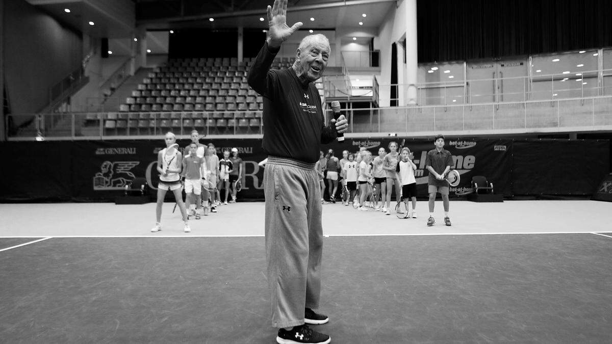 Nick Bollettieri gab 2016 beim WTA-Turnier in Linz seine Erfahrungen an die Tennis-Jugend weiter