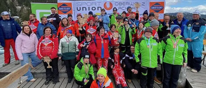 Nur fröhliche Gesichter hat es unter den Teilnehmerinnen und Teilnehmern sowie Ehrengästen beim Saisonfinale des “Special Ski Cup 2025” am Lachtal gegeben.