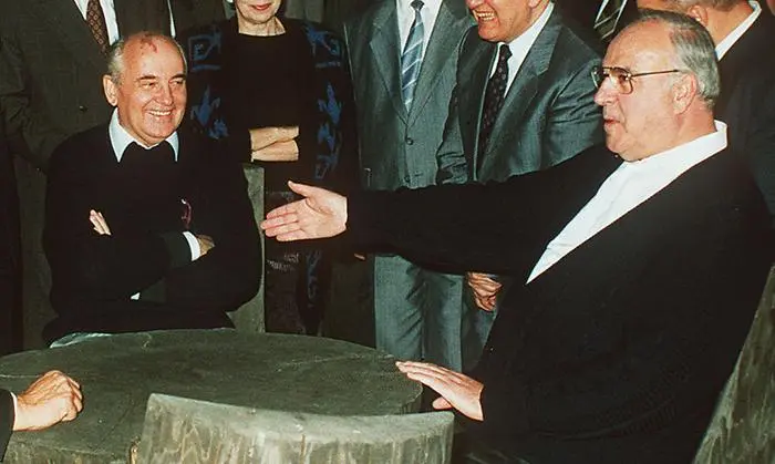 Gorbatschow mit Helmut Kohl 1990