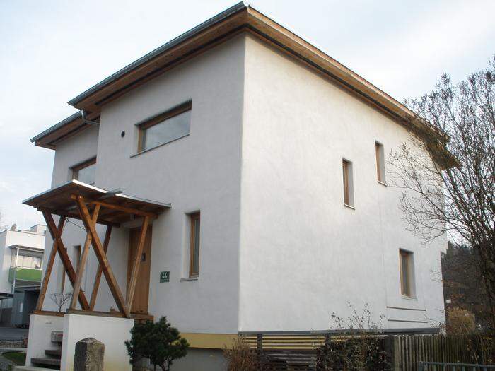 Mit Stroh saniert: das Wohnhaus von Jörg Spöttl, ein Ziegelmassivbau aus den 1930er-Jahren