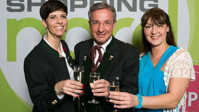Centerleiterin Heike Heinisser, Christian Kovac (Eigentümervertreter), Sylvia Baumhackl (Organisatorin 10 Jahre Shopping Nord)