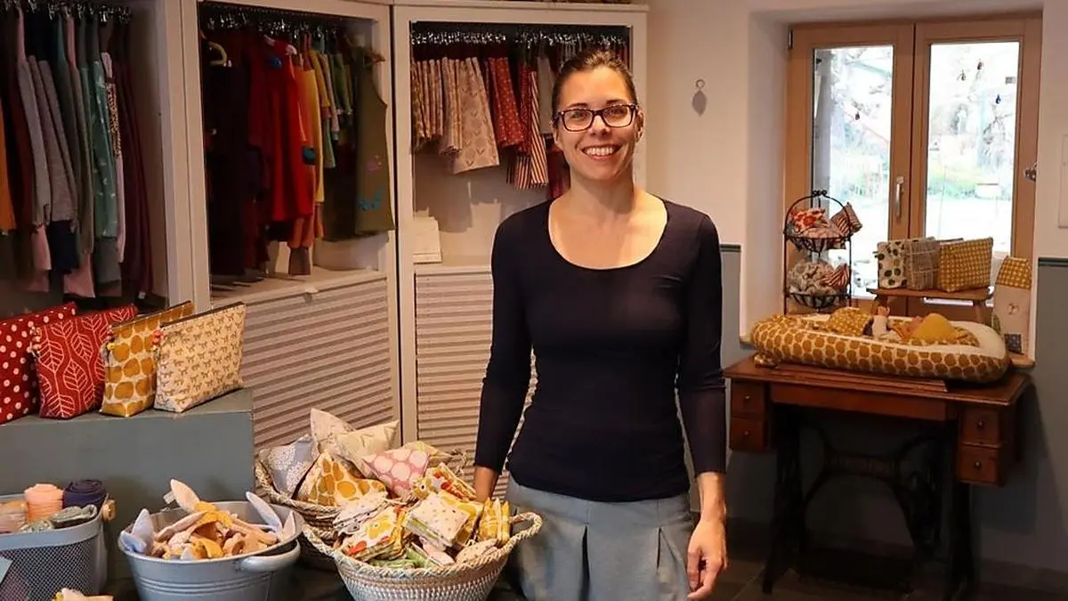 Lena Sleik mit einem Teil ihres Sortiments.