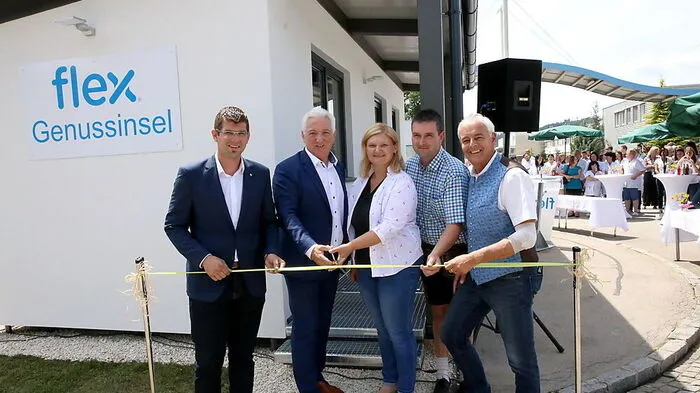 Bei der Eröffnung: Martin Gruber, Erich Dörflinger, Astrid und Philipp Maurer, Alexander Benedikt (von links)