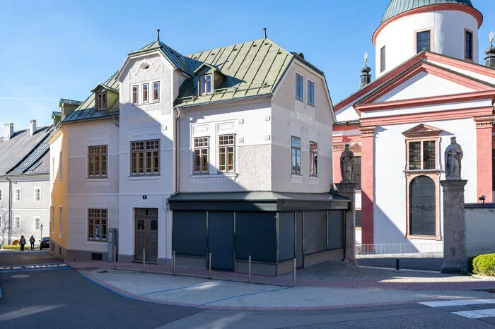 Bürgerhaus und ehemalige Wagnerei „Brunnerhaus“ in Mariazell: Das Brunnerhaus ist das einzige Bürgerhaus in Mariazell und steht in unmittelbarem Ambiente der Basilika. Das Gebäude stammt im Kern aus dem Jahr 1674, die Fassade wurde 1913 in der Formensprache des Jugendstils erneuert.