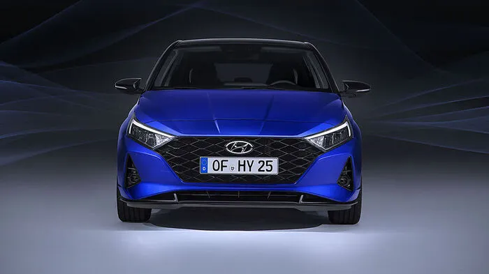 Die neue Generation des i20 ist Hyundais erstes Modell für den europäischen Markt, das die neue Designsprache der Koreaner ausführt. Die nennt sich „Sensuous Sportiness“ und zeigt sich auf den ersten Bildern deutlich nachgeschärft.