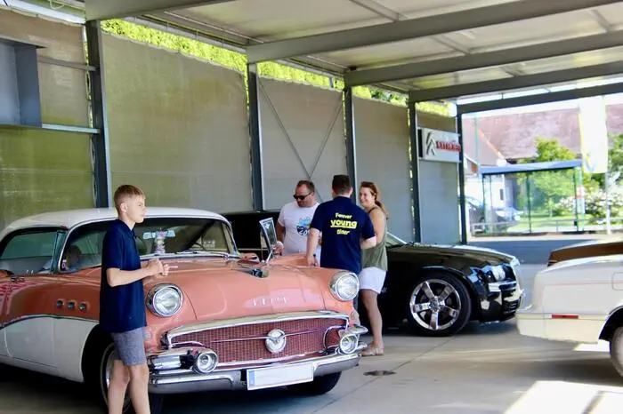 … US-Cars bestaunt werden.