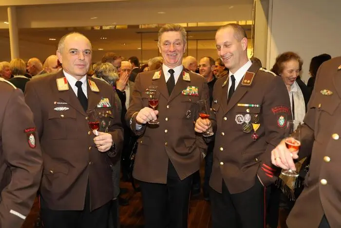 Unter den zahlreichen Ehrengästen waren auch Vertreter des Bereichsfeuerwehrverbands Feldbach: Johann Weixler-Suppan, Johannes Matzhold und Christian Zoller (v.l.)