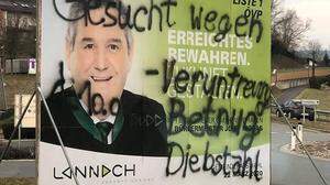 Mit schwarzer Farbe wurde das Wahlplakat der ÖVP in Lannach beschmiert