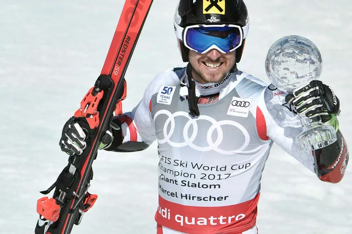 Punkterechnerei gibt es für den 28-Jährigen keine mehr. "Es ist lässig, der Druck ist weg, Sport und Spaß stehen im Vordergrund. Ich habe eine Gaude", sagte Hirscher, der nach dem erstem von seinem Trainer Michael Pircher gesetzten Durchgang nur 1/100 Sekunde hinter Neureuther gelegen war und diesem im Finale mit zweitbester Laufzeit keine Chance ließ.