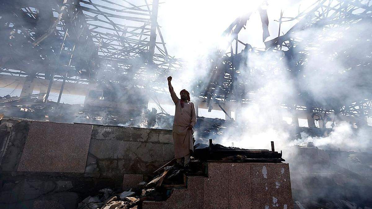 Nach einem Luftangriff in Sanaa, der Hauptstadt Jemens