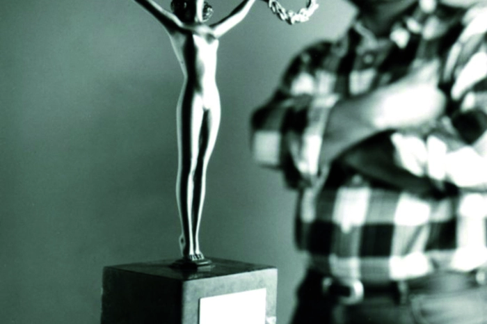 1970 gewinnt er den "Oskar der Friseure"