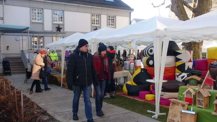 Für richtige Weihnachtsstimmung bei den zahlreichen Besuchern sorgte der traditionsreiche Kunsthandwerksmarkt im Bildungshaus Retzhof in Leitring mit internationaler Ausrichtung.