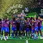 Oliver Glasner (rechts) gewann mit Crystal Palace einen weiteren Titel