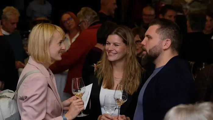 Das Grauburgunderfest im Kulturhauskeller in Straden zog zahlreiche Besucherinnen und Besucher aus der Region sowie aus anderen Teilen Österreichs und aus Slowenien an