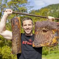 Martin Steiner bewirtschaftet mit seiner Familie den Bio-Bergbauernhof „Klein Lenzhof“ auf 1080m Seehöhe oberhalb von Grafendorf am Fuße des Reißkofels im Gailtal.