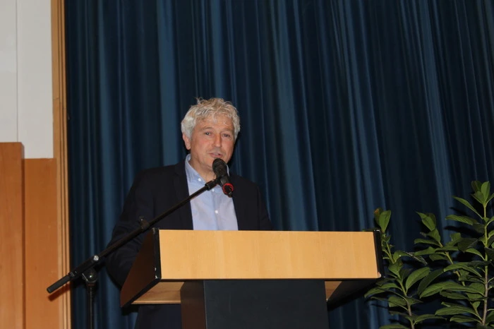Moderator Karl Edegger