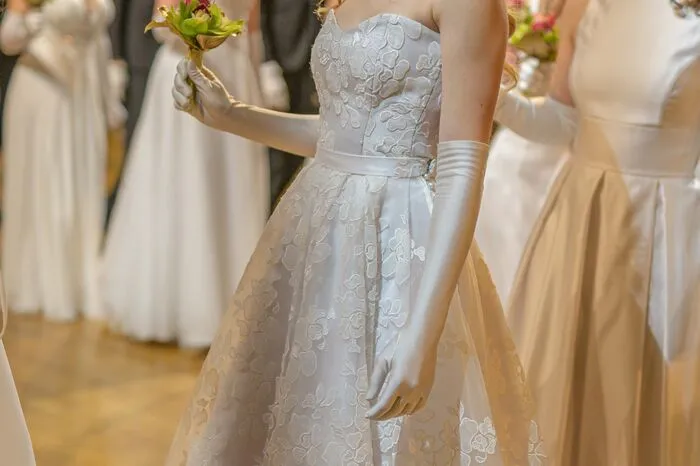 Miss Austria Larissa Robitschko in einem Traumkleid von Eva Poleschinski