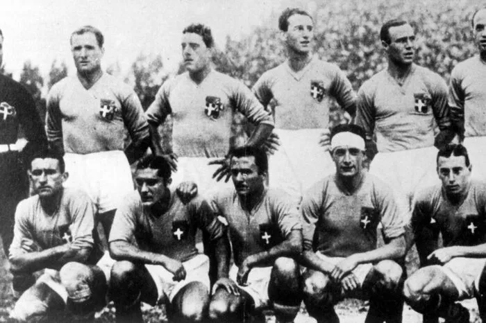 WM 1934 in Italien Weltmeister: Italien, 1. Titel Finale: Italien - Tschechoslowakei 2:1 n.V. (1:1, 0:0)Rom, 50.000. Tore: Orsi (81.), Schiavio (95.) bzw. Puc (76.)