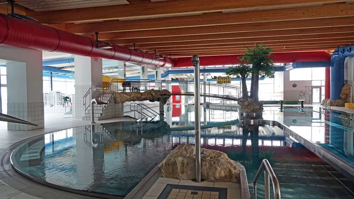 Einsam und verlassen präsentiert sich das Schladminger Schwimmbad