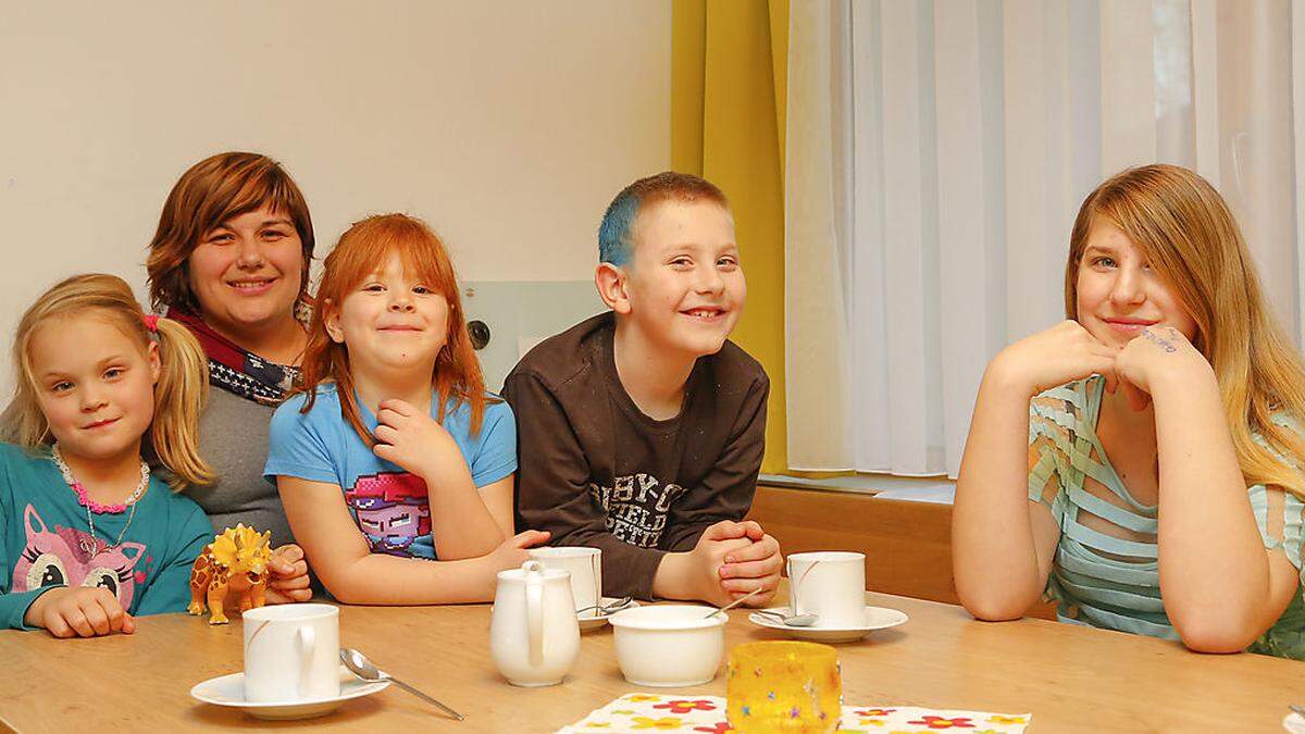 Angela Kosi mit Anna (8), Saskia (6), Damian (8) und Sarah (11) 