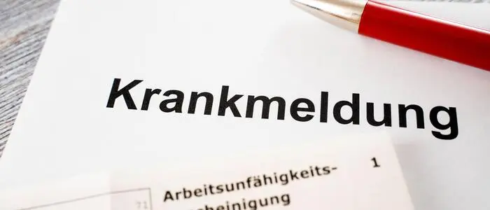 Grundsätzlich ist die Meldung an den Arbeitgeber zu richten