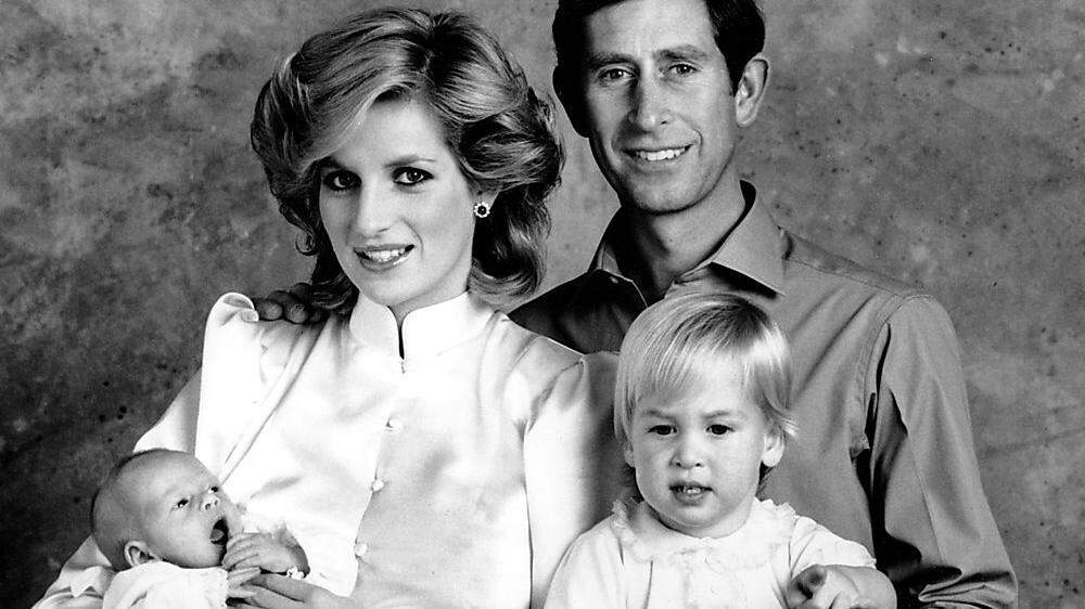 Ein Bild aus glücklichen, frühen Tagen: Charles und Diana mit ihren Söhnen William und Harry