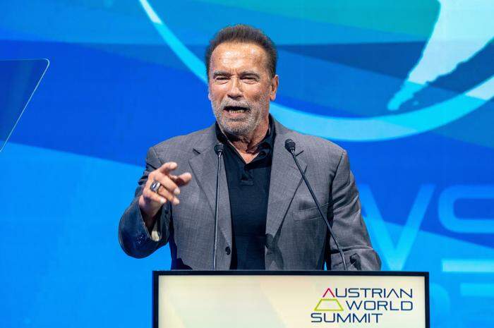 Schwarzenegger beim „Austrian World Summit“ 2024 in der Wiener Hofburg