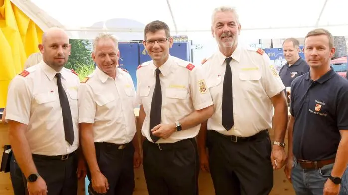 Wenn die Freiwillige Feuerwehr Kappel am Krappfeld unter Kommandant Thomas Köfer (2. von rechts) und Stellvertreter Rudolf Wenger (links) zum Feuerwehrkirchtag lädt, bleiben die Besucher nicht aus. Wie am Sonntag, als im Anschluss an die Fronleichnamsprozession ein großes Fest über die Bühne ging. 