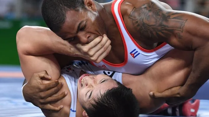 Klicken Sie sich durch die besten Schnappschüsse des 15. Olympia-Tages in Rio.