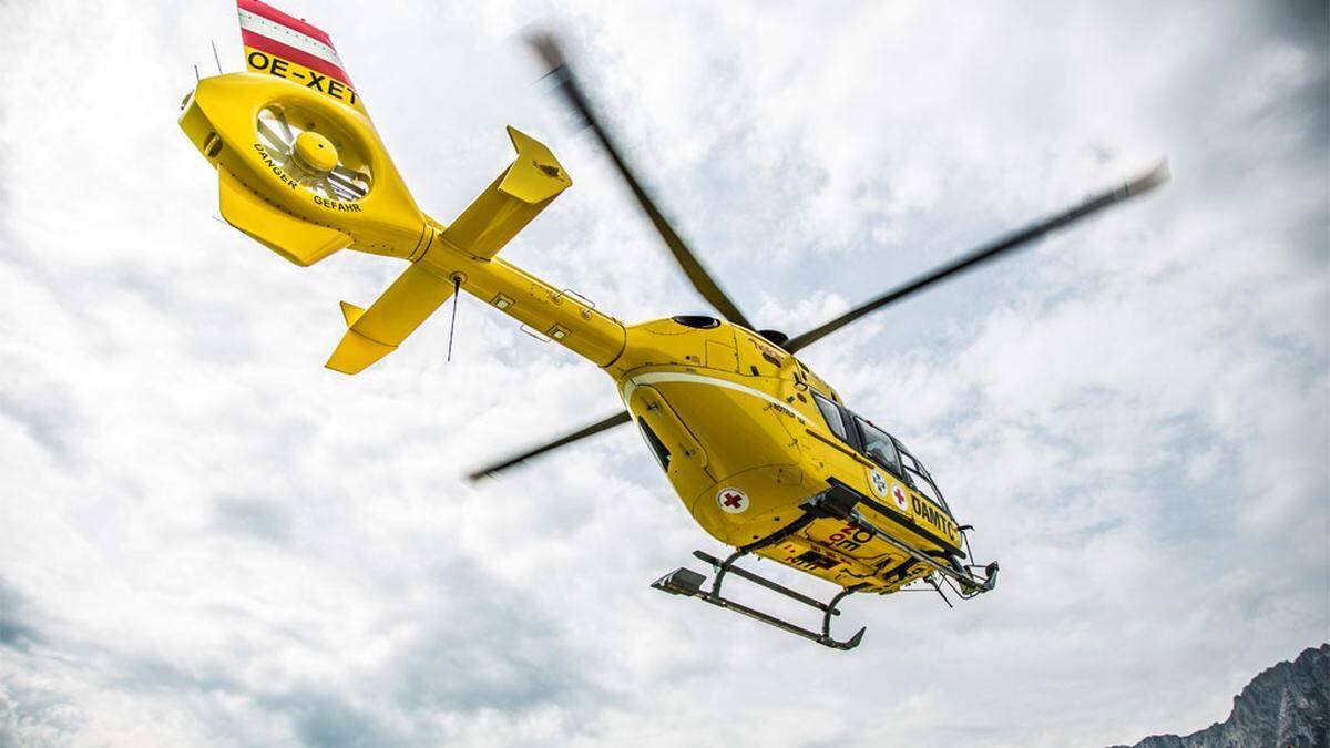 Mit dem Hubschrauber wurde der Verletzte ins Klinikum Klagenfurt geflogen