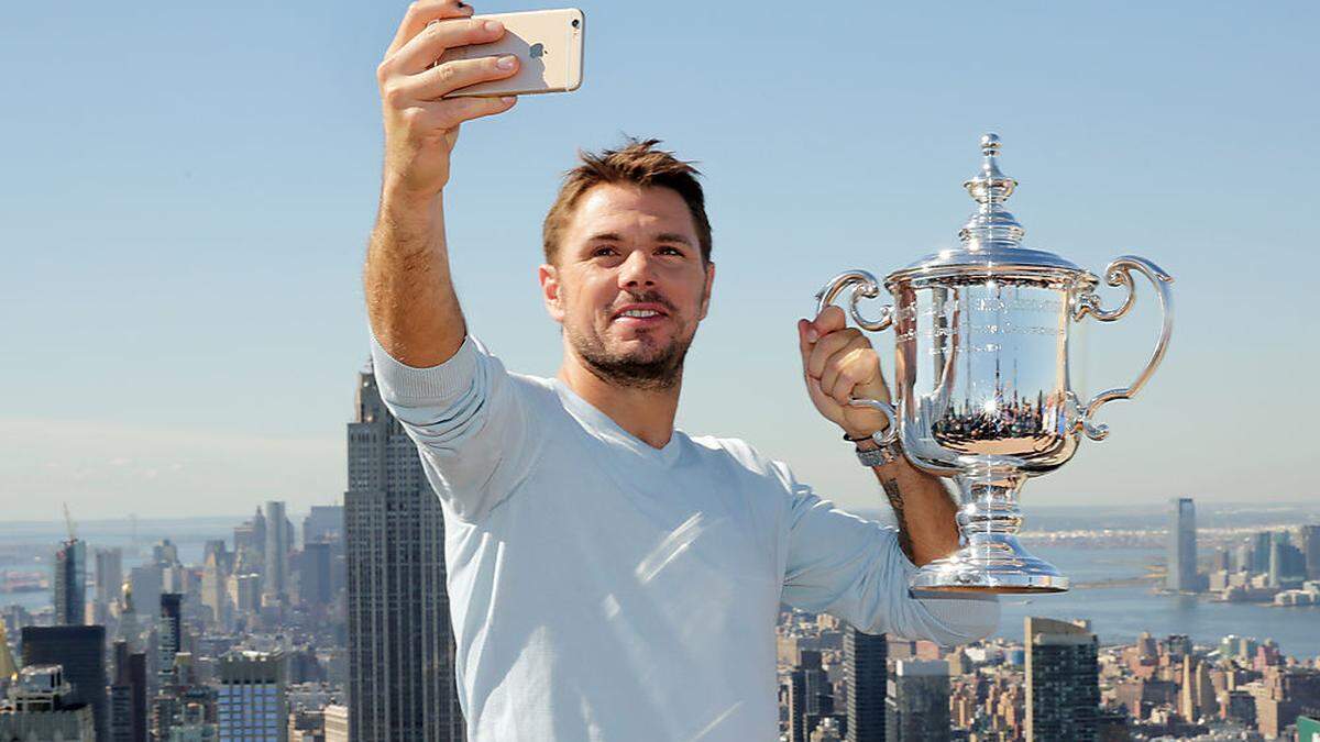 Stan Wawrinka mit der US-Open-Trophäe über New York 