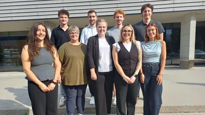Vorne: Julia Alisha Presslaber, Christine Ebner, Helena Erlsbacher, Anna-Lena Winkler und  Evelyn Wieser. Hinten von links: Patrick Lobenwein, Lukas Wurzer, Martin Brandstätter und Mario Moser