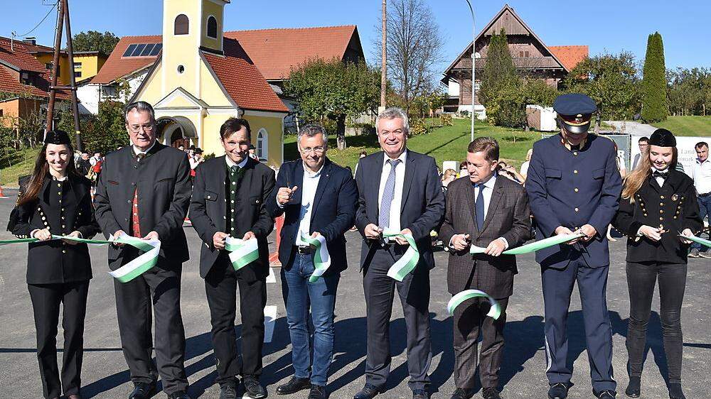 Die offizielle Verkehrsfreigabe wurde mit Anrainern und Ehrengästen gefeiert