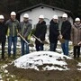 Die Teilnehmer der Spatenstichfeier | Der Spatenstich ging bei leichtem Schneeregen auf dem Grundstück der Agrargemeinschaft Einersdorf über die Bühne