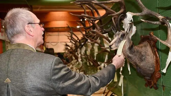 Das Wochenende in Murau stand ganz im Zeichen des „Erntedankfests“ der Jäger: Die Murauer Jägerschaft lud zum Bezirksjägertag und zur Trophäenschau in die WM-Halle.