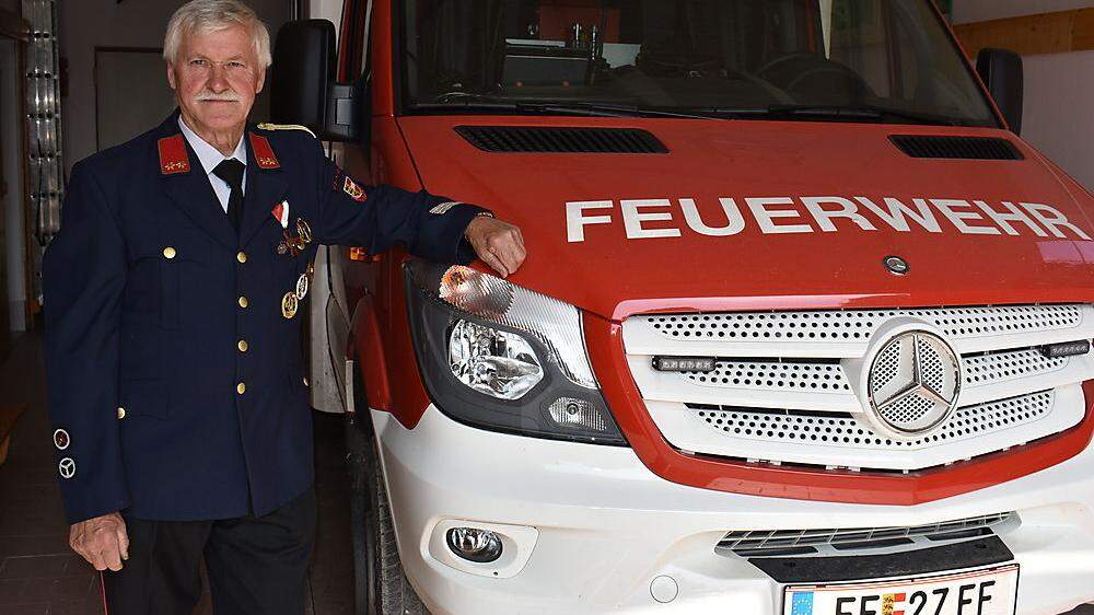Eberhard ist stets mit vollem Einsatz bei seiner Arbeit als Feuerwehrmann